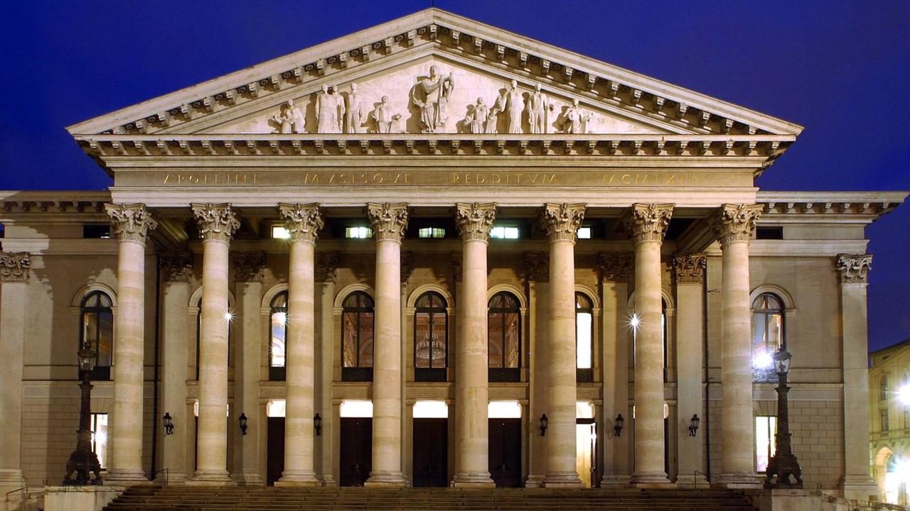 Die Bayerische Staatsoper im Abendlicht. Die Bayerische Staatsoper im Abendlicht.