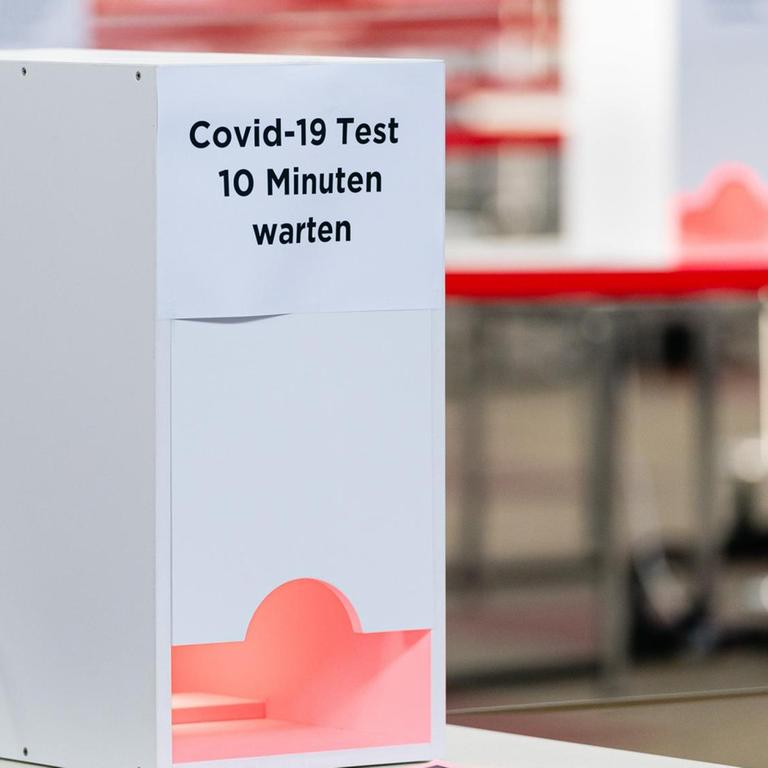Eröffnung der größten Teststraße Österreichs für Covid-19-Antigen-Schnelltests in Wien