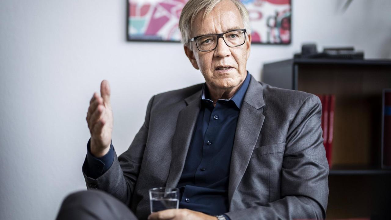 Dietmar Bartsch, Fraktionsvorsitzender Die Linke, aufgenommen im Rahmen eines Interviews in Berlin Dietmar Bartsch, Fraktionsvorsitzender Die Linke, aufgenommen im Rahmen eines Interviews in Berlin