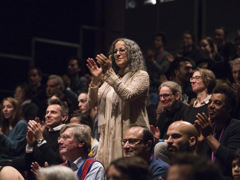 Gina Belafonte nach der Vorstellung von »Women« von Sasha Waltz beim Festival ZUHÖREN