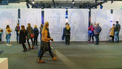 Besucher auf der Frankfurter Buchmesse 2021.