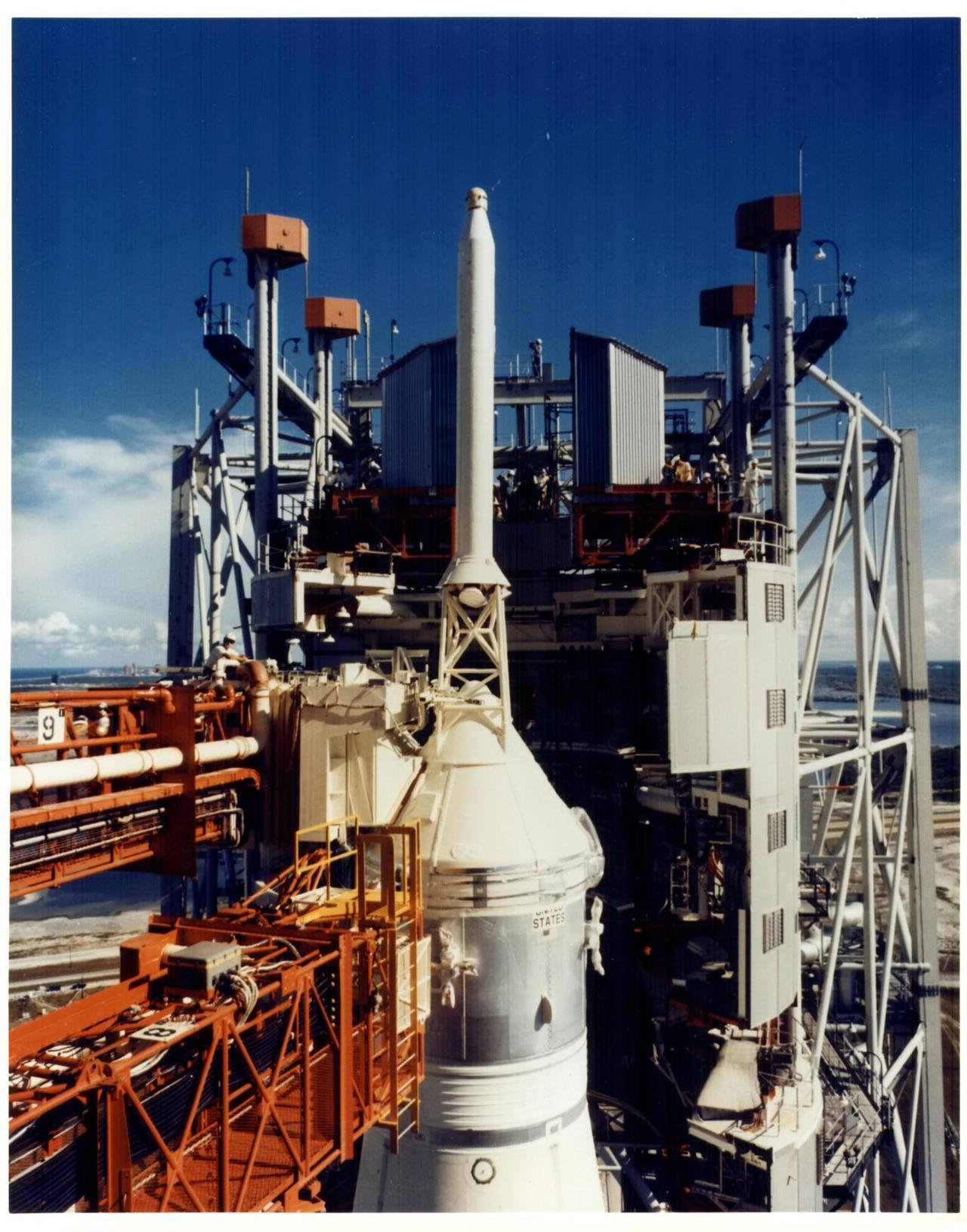 Saturn-Rakete vor dem Start Saturn-Rakete vor dem Start