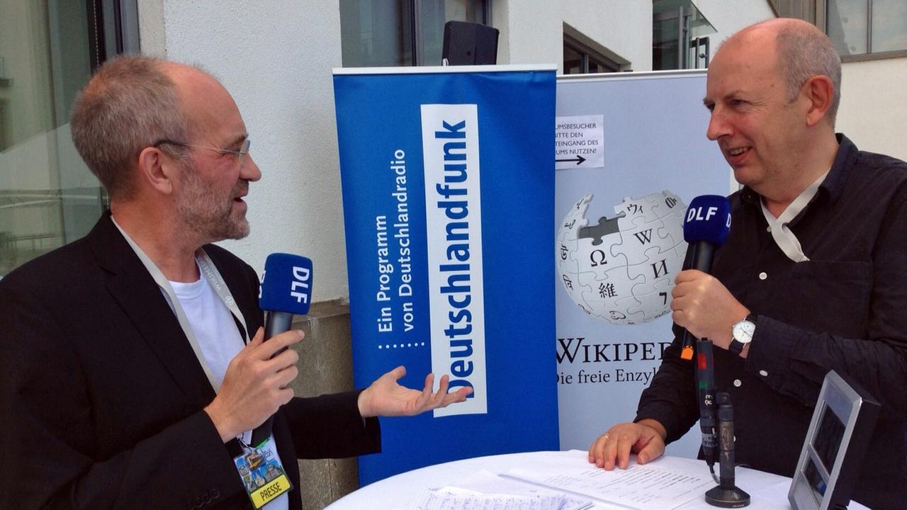 Achim Killer und Manfred Kloiber auf der Wikicon 2015 in Dresden. Achim Killer und Manfred Kloiber auf der Wikicon 2015 in Dresden.