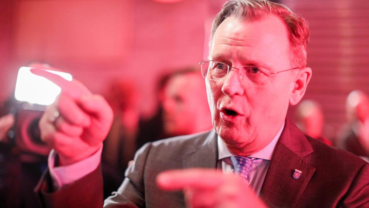 Bodo Ramelow, Ministerpräsident von Thüringen (Die Linken), kommt auf die Wahlparty seiner Partei nach der Landtagswahl in Thüringen. Bodo Ramelow, Ministerpräsident von Thüringen (Die Linken), kommt auf die Wahlparty seiner Partei nach der Landtagswahl in Thüringen.