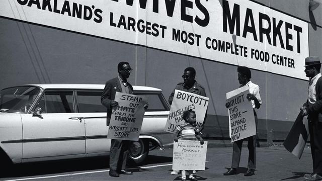Eine historische Aufnahme: Einige African Americans protestieren vor einem Supermarkt in Oakland gegen rassistische Diskriminierung, 1968.