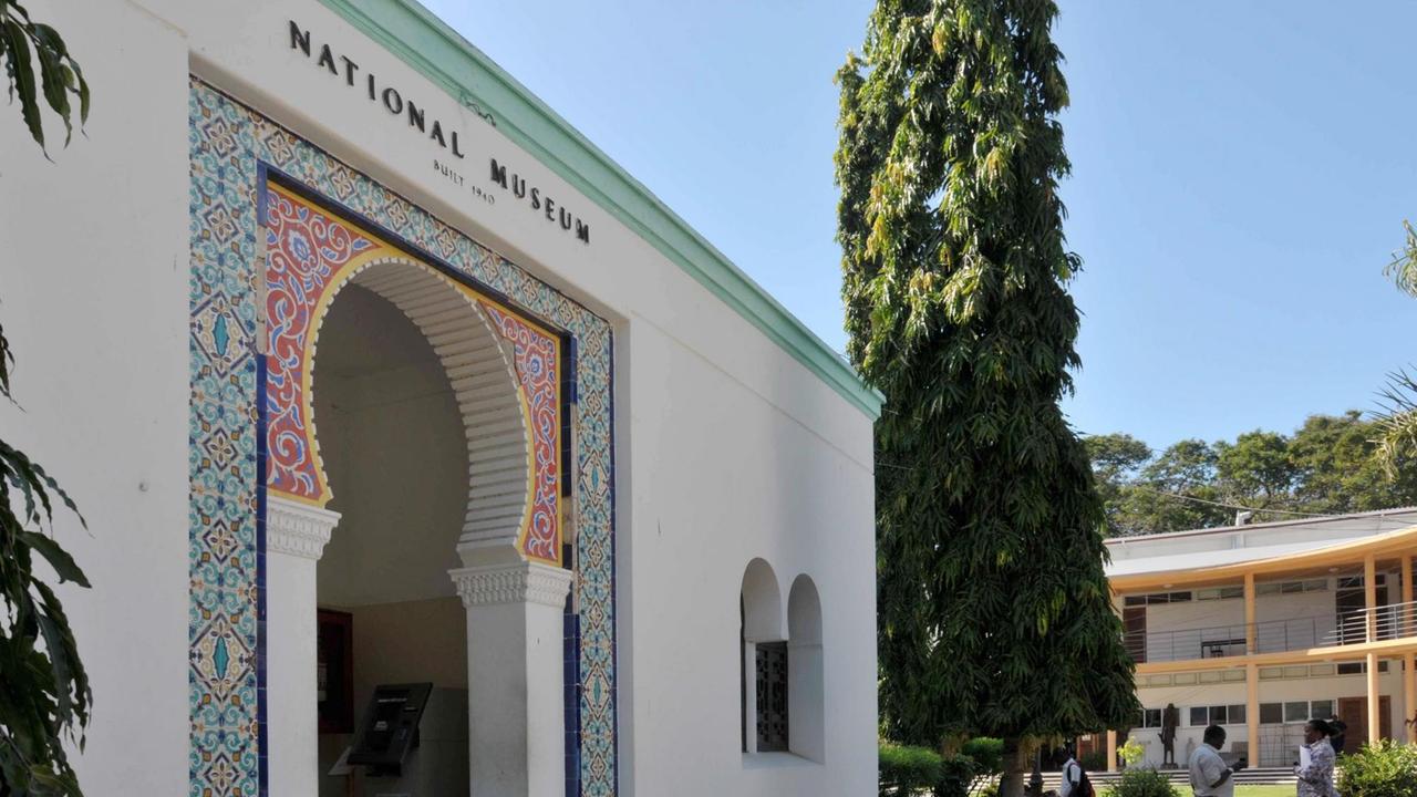 Der Eingangsbereich des Nationalmuseums in Daressalam, Tansania. Der Eingangsbereich des Nationalmuseums in Daressalam, Tansania.