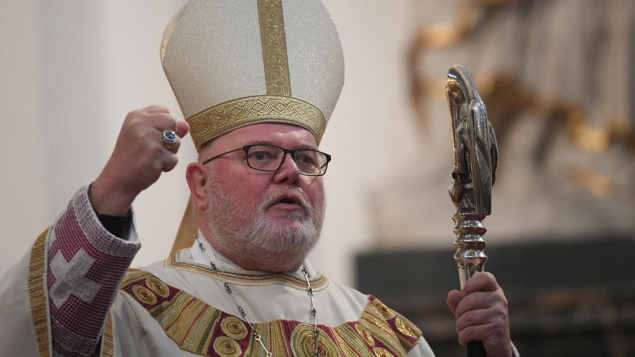 Kardinal Reinhard Marx, der Vorsitzende der Deutschen Bischofskonferenz beim Eröffnungsgottesdienst der Herbst-Vollversammlung Kardinal Reinhard Marx, der Vorsitzende der Deutschen Bischofskonferenz beim Eröffnungsgottesdienst der Herbst-Vollversammlung