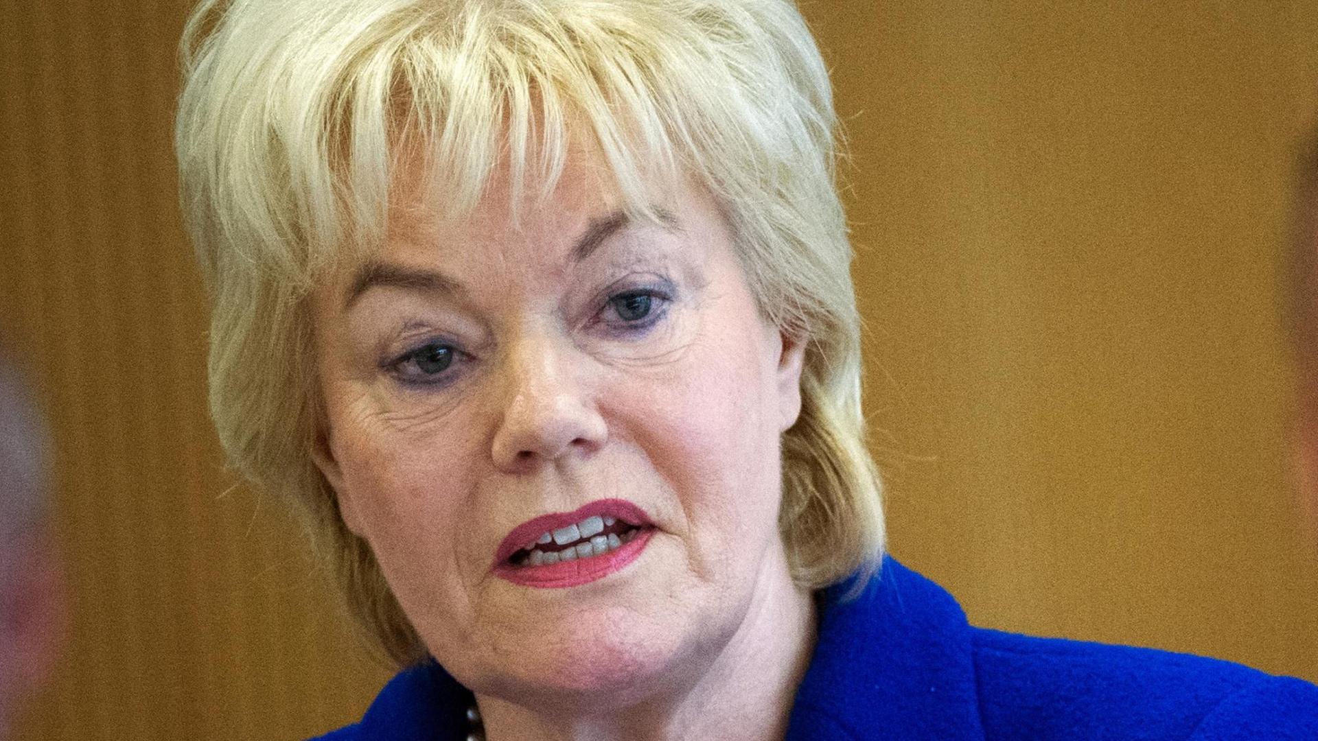 Kritik An Tweet Von Erika Steinbach - "Alte Stereotypen 'rassischer ...