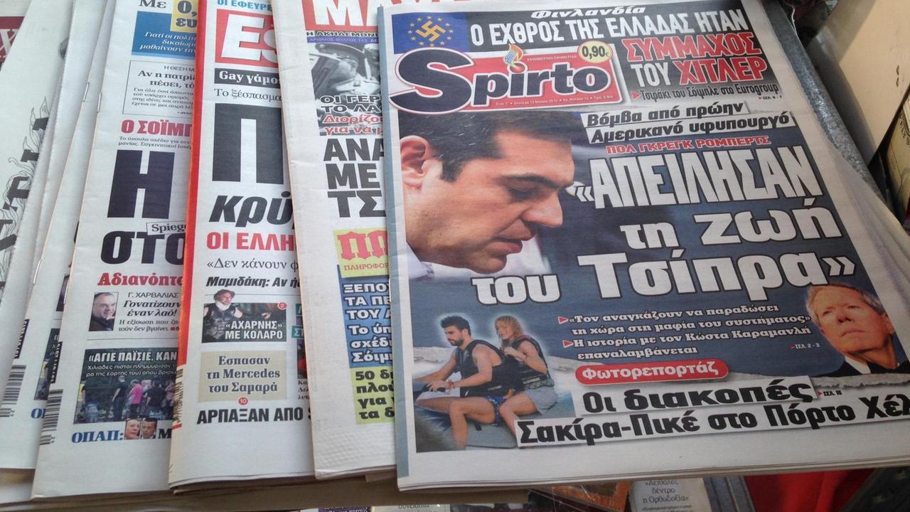 Griechische Zeitungen mit Alexis Tsipras auf der Titelseite