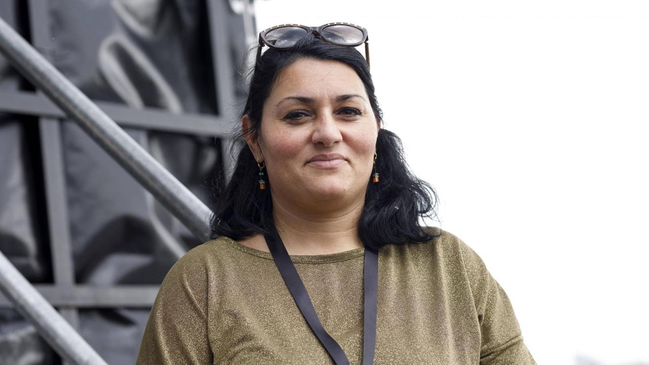 Lamya Kaddor spricht auf einer Demonstration in Köln. Lamya Kaddor spricht auf einer Demonstration in Köln.
