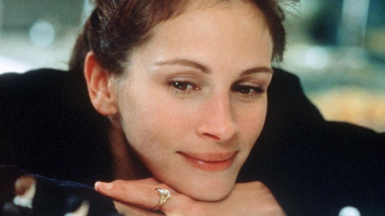 Maggie Carpenter (Julia Roberts) trifft im neuen Kinofilm "Die Braut, die sich nicht traut" (Szenenfoto) wieder einmal Vorbereitungen für ihre Hochzeit - bisher hat sie allerdings noch jedes Mal vorher im entscheidenden Moment die Flucht ergriffen. Maggie Carpenter (Julia Roberts) trifft im neuen Kinofilm "Die Braut, die sich nicht traut" (Szenenfoto) wieder einmal Vorbereitungen für ihre Hochzeit - bisher hat sie allerdings noch jedes Mal vorher im entscheidenden Moment die Flucht ergriffen.