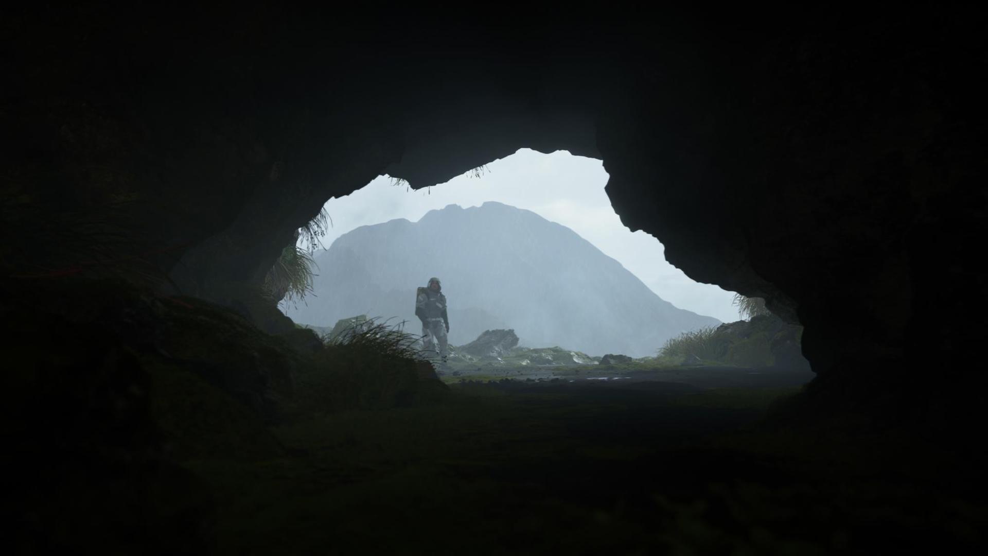 Ausschnitt aus dem Computerspiel "Death Stranding": Am Eingang einer Höhle ist die Silhouette eines Mannes zu erkennen.