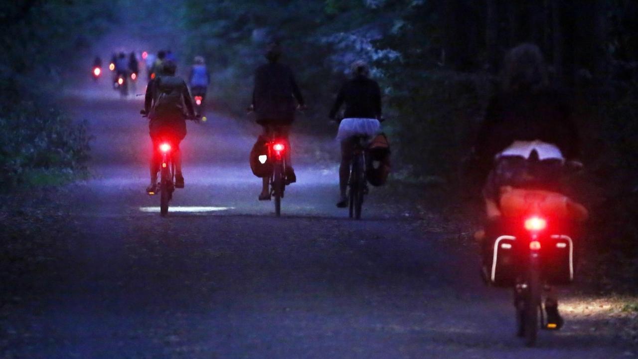 Radfahrer im Dunkeln Radfahrer im Dunkeln