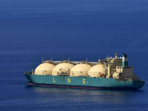 Tanker, Flüssigerdgastanker LNG Liquefied Natural Gas, Teneriffa, Kanarische Inseln, Spanien, Europa *** Tanker liquefied natural gas tanker LNG Liquefied Natural Gas Tenerife Canary Islands Spain Europe Copyright: imageBROKER/MichaelxWeber iblimw04757180.jpg Bitte beachten Sie die gesetzlichen Bestimmungen des deutschen Urheberrechtes hinsichtlich der Namensnennung des Fotografen im direkten Umfeld der Veröffentlichung!