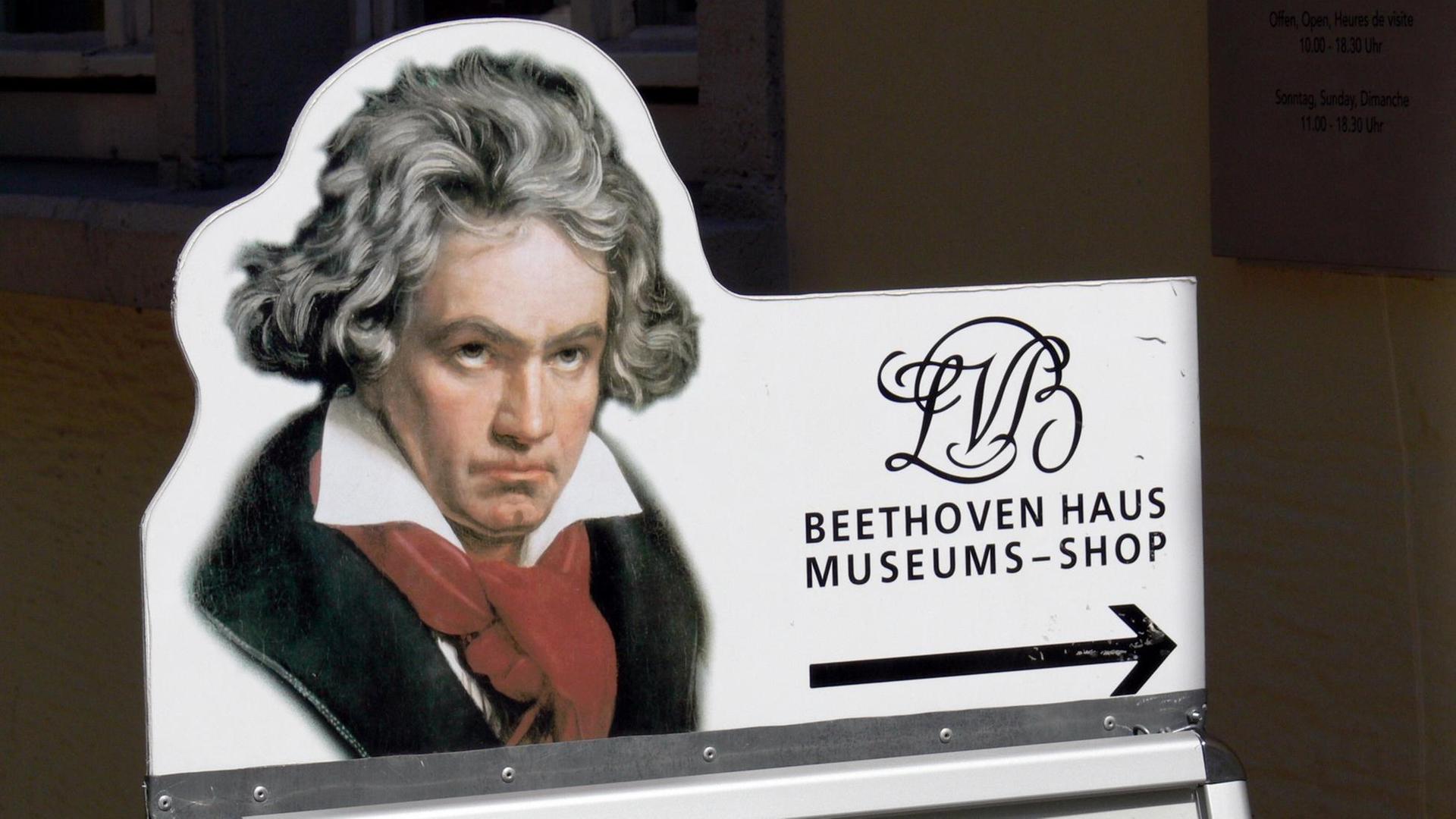 Werbung für den Museums-Shop vor dem Geburtshaus Ludwig van Beethoven in Bonn. Werbung für den Museums-Shop vor dem Geburtshaus Ludwig van Beethoven in Bonn.