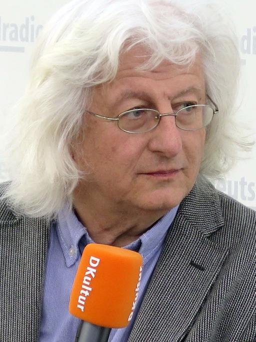 Peter Esterházy beim "Bücherfrühling" von Deutschlandradio Kultur auf der Leipziger Buchmesse 2015
