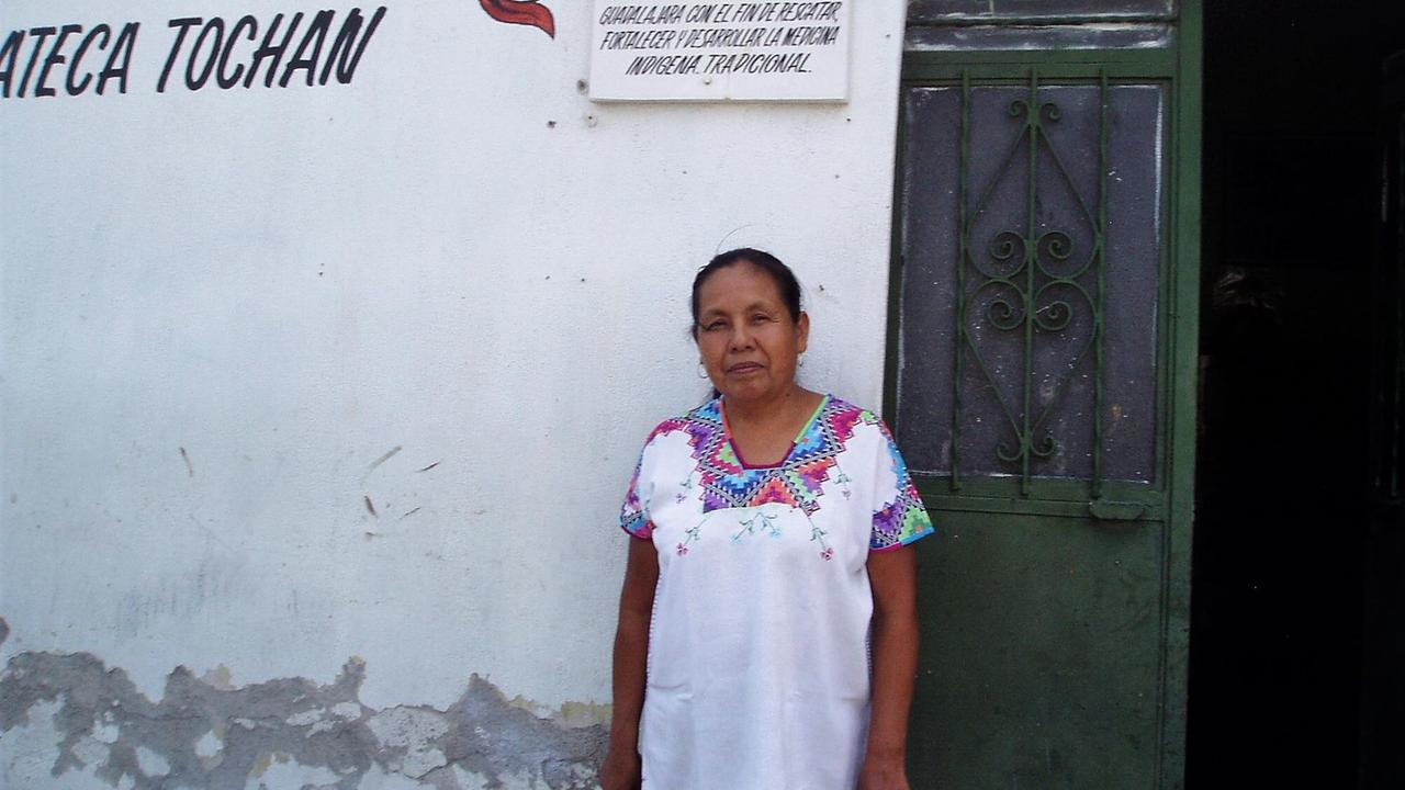 Marichuy vor ihrem Gesundheitszentrum Marichuy vor ihrem Gesundheitszentrum