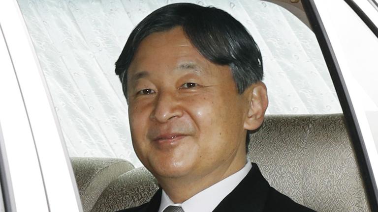 Der japanische Kronprinz und zukünftige Kaiser Naruhito auf dem Weg zur Abdankung seines Vaters Akihito.
Der japanische Kronprinz und zukünftige Kaiser Naruhito auf dem Weg zur Abdankung seines Vaters Akihito.