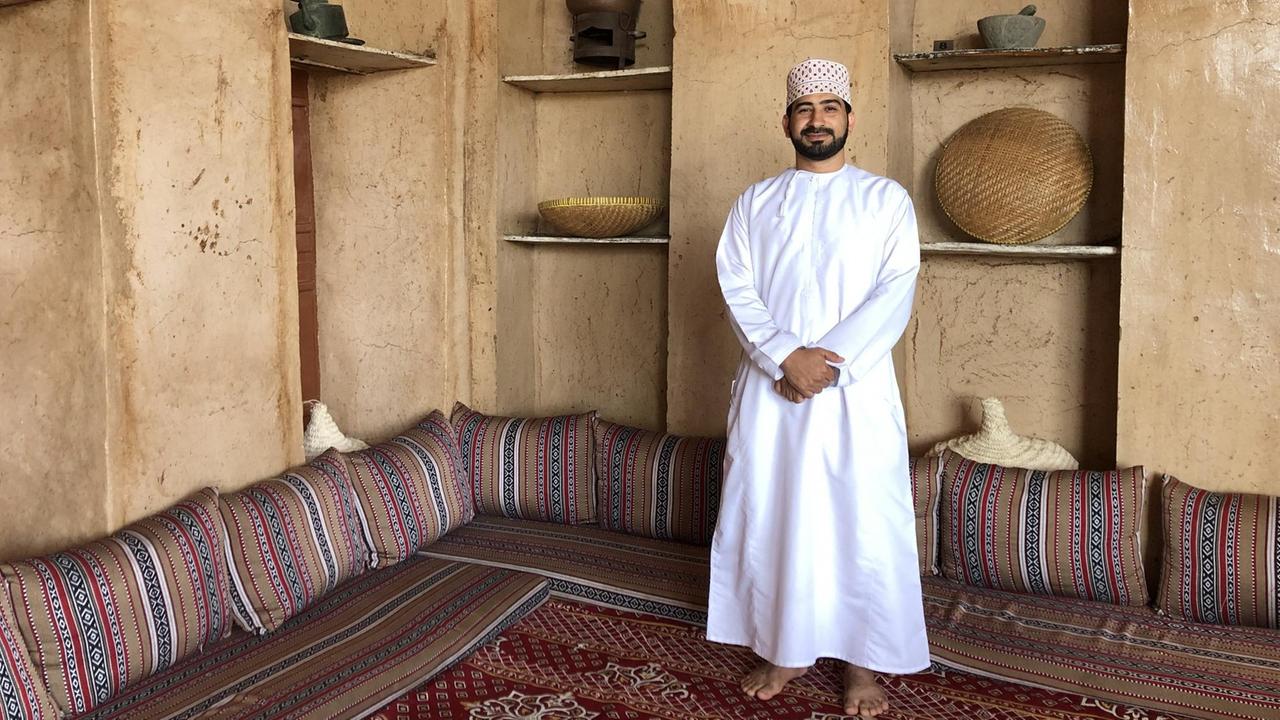 Porträt vom Geschäftsmann Suleiman Al-Suleiman in einem historischen Wohnhaus in Nizwa. Porträt vom Geschäftsmann Suleiman Al-Suleiman in einem historischen Wohnhaus in Nizwa.