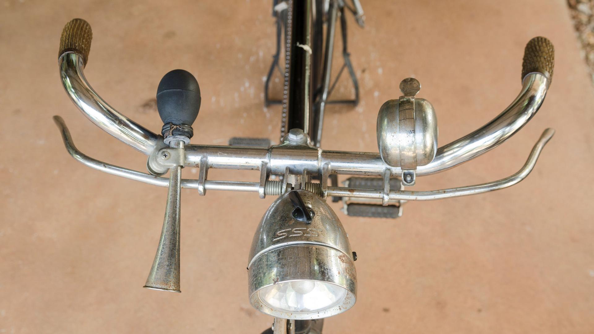 Fahrradlenker mit Hupe, Klingel und Lampe Fahrradlenker mit Hupe, Klingel und Lampe