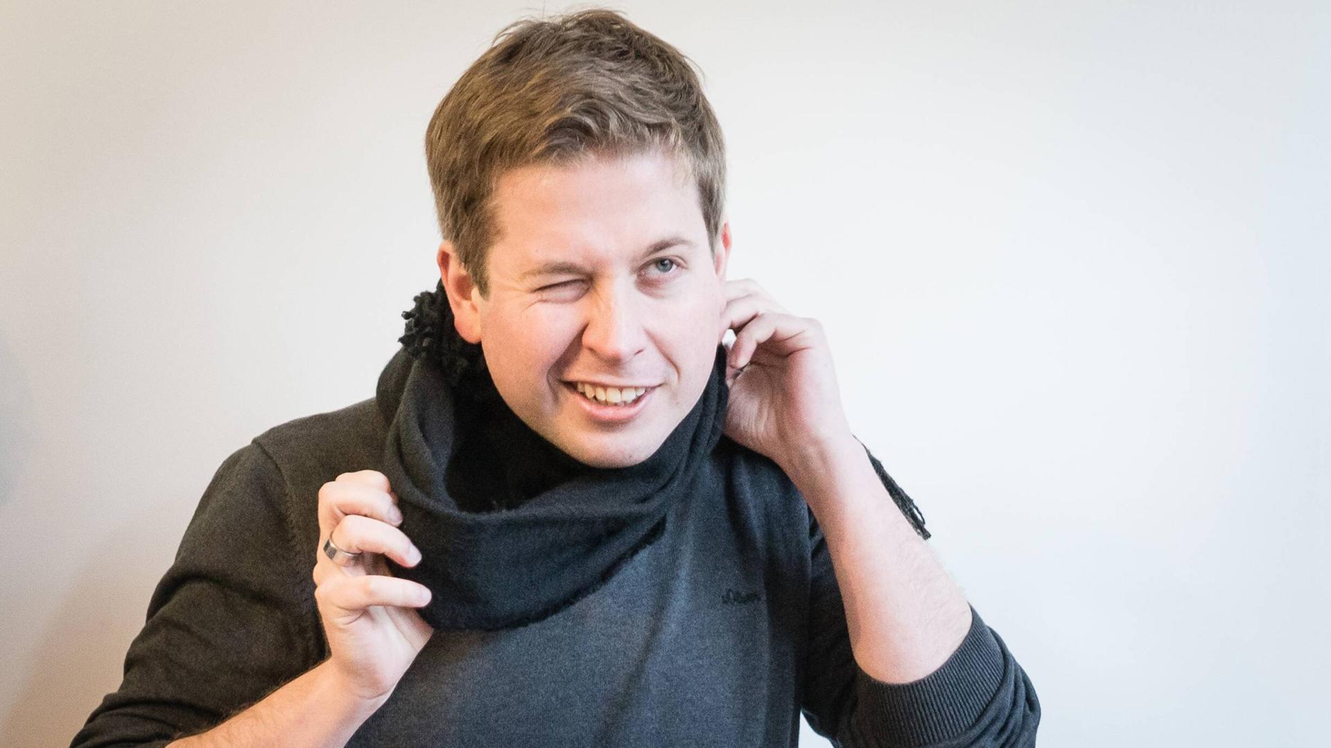 Prominenter SPDMann im WMFieber Kevin Kühnert pustet sich beim Handball den Kopf frei Prominenter SPDMann im WMFieber Kevin Kühnert pustet sich beim Handball den Kopf frei