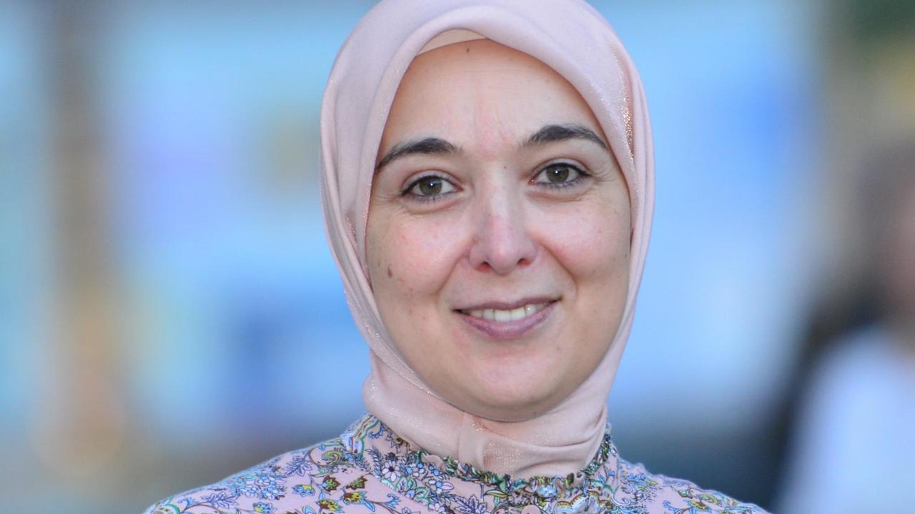 Gönül Yerli im Porträt. Gönül Yerli im Porträt.