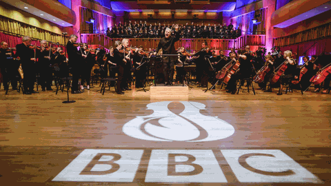 Das BBC National Orchestra of Wales in seinem Heimatsaal, der Hoddinott-Hall Cardiff
