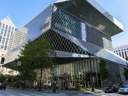 Blick auf die Stadtbibliothek von Seattle im US-Bundesstaat Washington.
