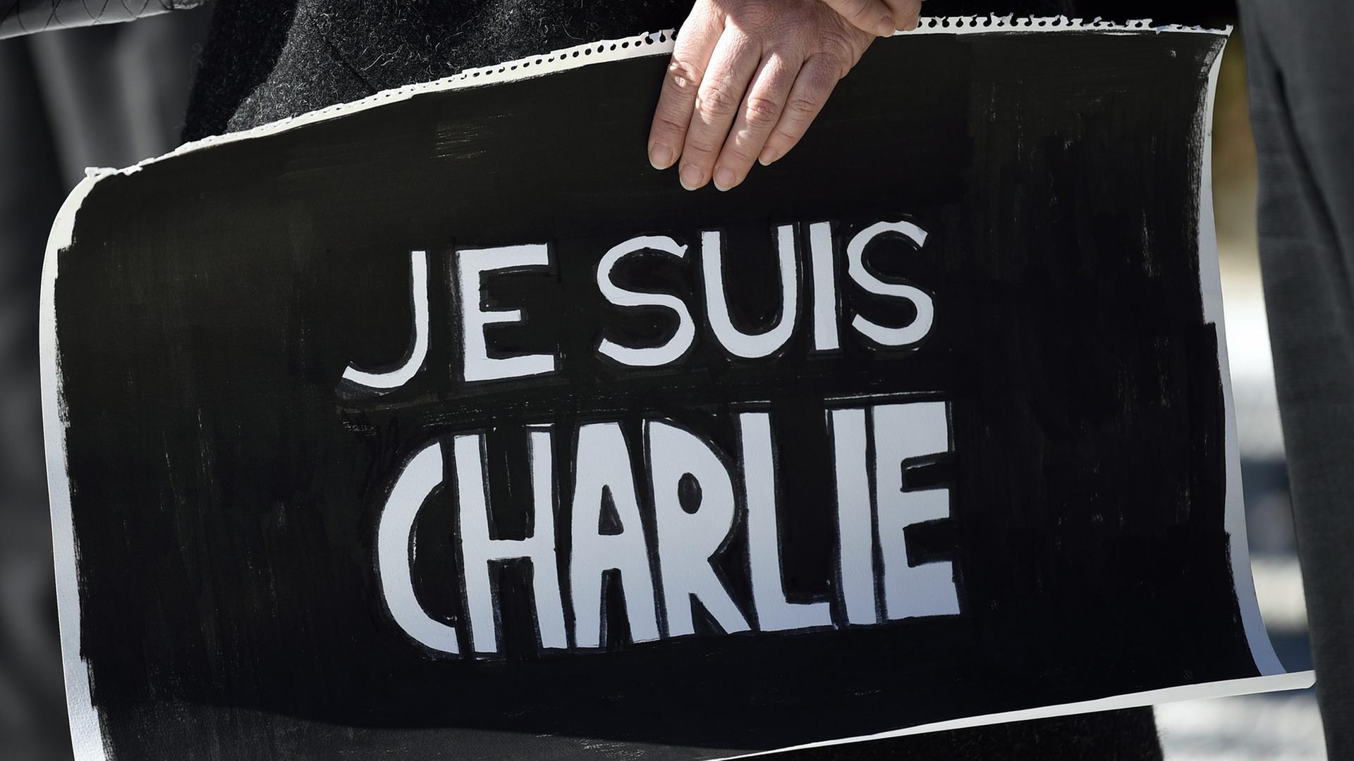 Der Schriftzug "Je suis Charlie" Der Schriftzug "Je suis Charlie"