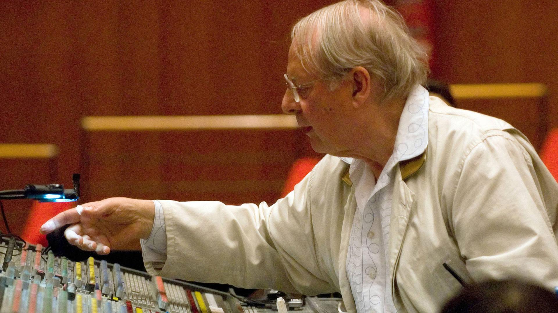 Der Komponist Karlheinz Stockhausen (1928-2007) im Jahr 2007 in Rom.