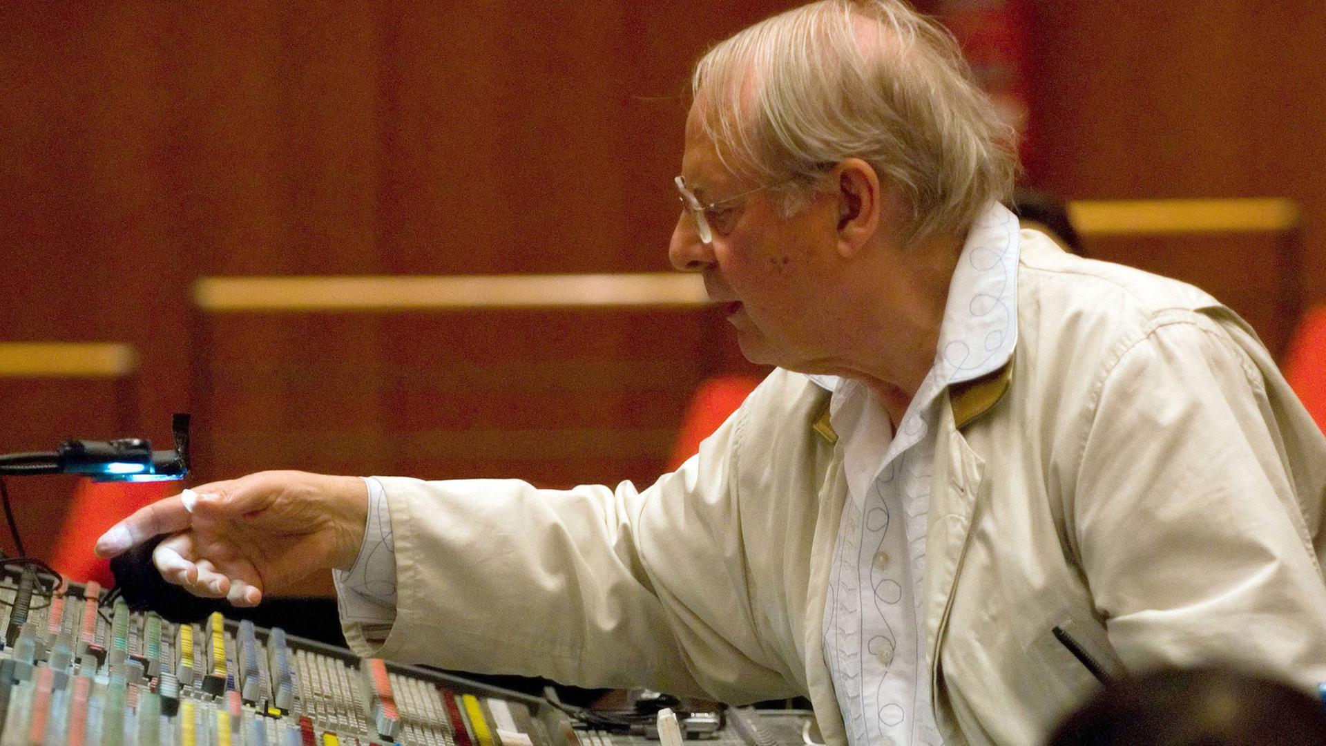 Der Komponist Karlheinz Stockhausen (1928-2007) im Jahr 2007 in Rom. Der Komponist Karlheinz Stockhausen (1928-2007) im Jahr 2007 in Rom.