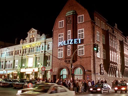 Das Hamburger Polizeirevier "Davidswache" im Stadtteil St. Pauli, aufgenommen 2002