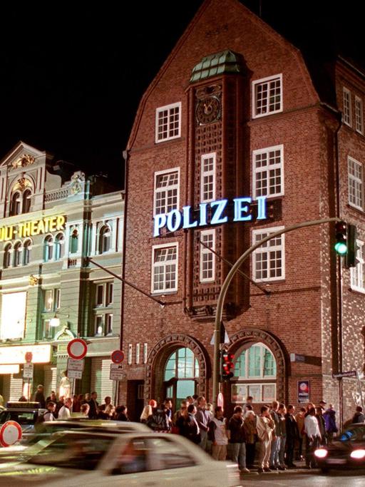 Das Hamburger Polizeirevier "Davidswache" im Stadtteil St. Pauli, aufgenommen 2002