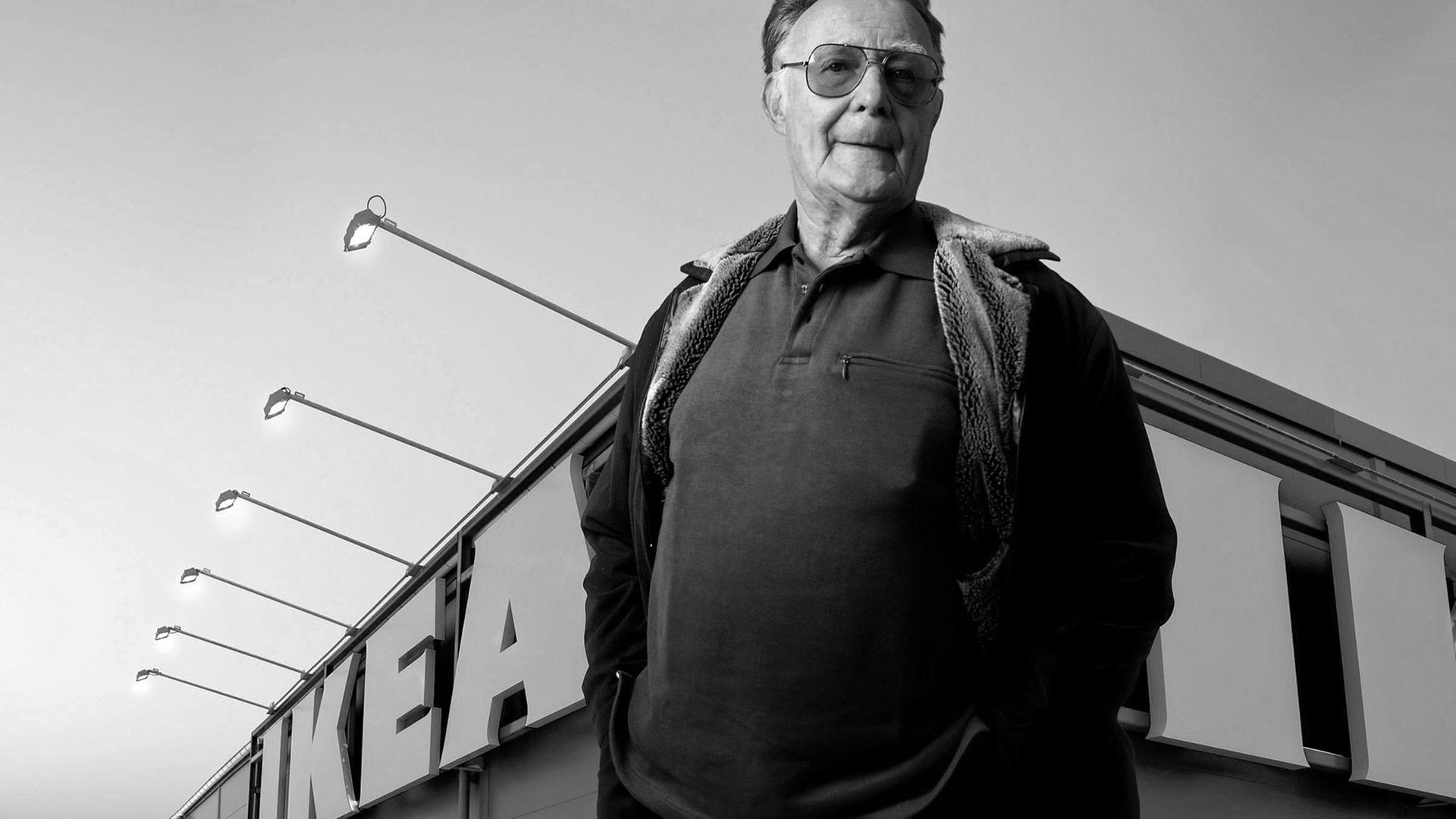 Ingvar Kamprad, Gründer des schwedischen Möbelunternehmens Ikea, im Juni 2013: Damals kündigte er an, dass er die Schweiz verlassen und wieder in Schweden leben wolle. In die Schweiz war er 1973 aus Steuergründen gezogen. Ingvar Kamprad, Gründer des schwedischen Möbelunternehmens Ikea, im Juni 2013: Damals kündigte er an, dass er die Schweiz verlassen und wieder in Schweden leben wolle. In die Schweiz war er 1973 aus Steuergründen gezogen.
