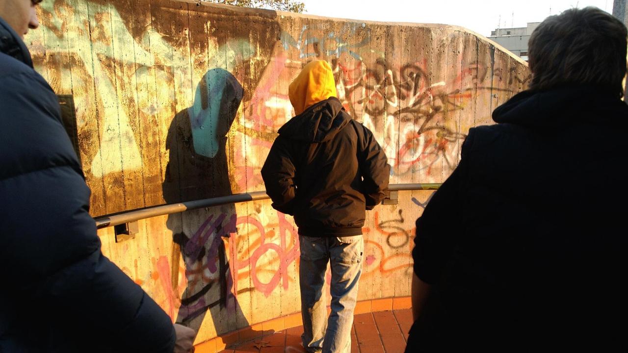 Gruppe Teenager auf der Straße Gruppe Teenager auf der Straße