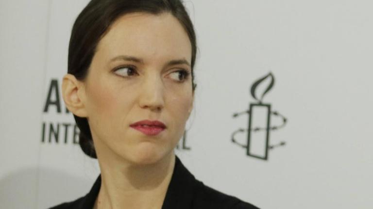 Lena Rohrbach, Expertin für Menschenrechte und Digitales bei Amnesty International bei einer Pressekonferenz 2016. Lena Rohrbach, Expertin für Menschenrechte und Digitales bei Amnesty International bei einer Pressekonferenz 2016.