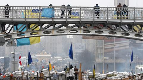 In Kiew demonstrieren Menschen weiter gegen den Regierungskurs.