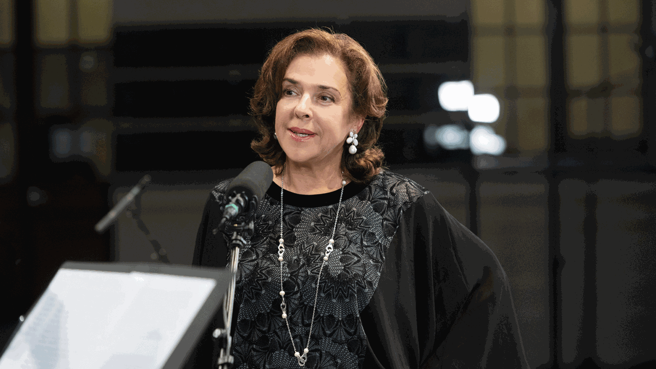 Die Pianistin Elena Bashkirova im Glashof des Jüdischen Museums Berlin am 14.5.2020 beim Festival Intonations. Die Pianistin Elena Bashkirova im Glashof des Jüdischen Museums Berlin am 14.5.2020 beim Festival Intonations.