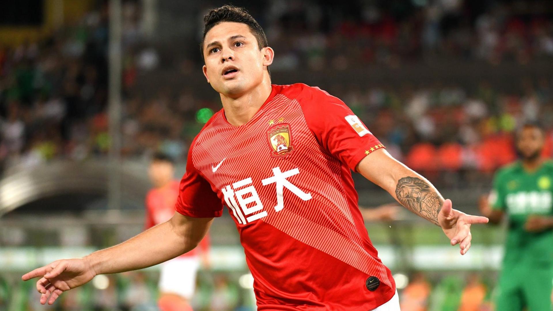 Elkeson von Guangzhou Evergrande ist jetzt Chinese. Elkeson von Guangzhou Evergrande ist jetzt Chinese.