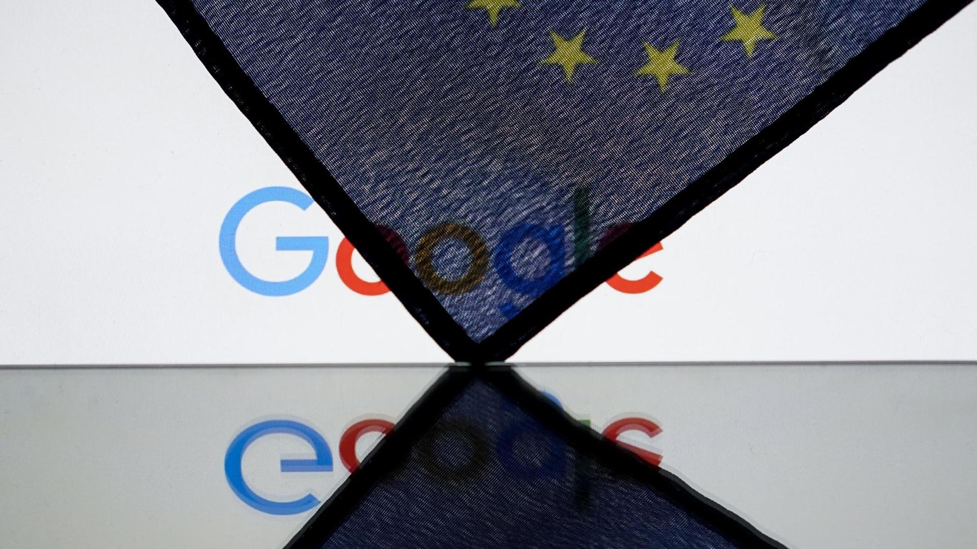 Die Illustration zeigt die europäische Flagge, durscheinend ist das Google Logo zu sehen. Die Illustration zeigt die europäische Flagge, durscheinend ist das Google Logo zu sehen.