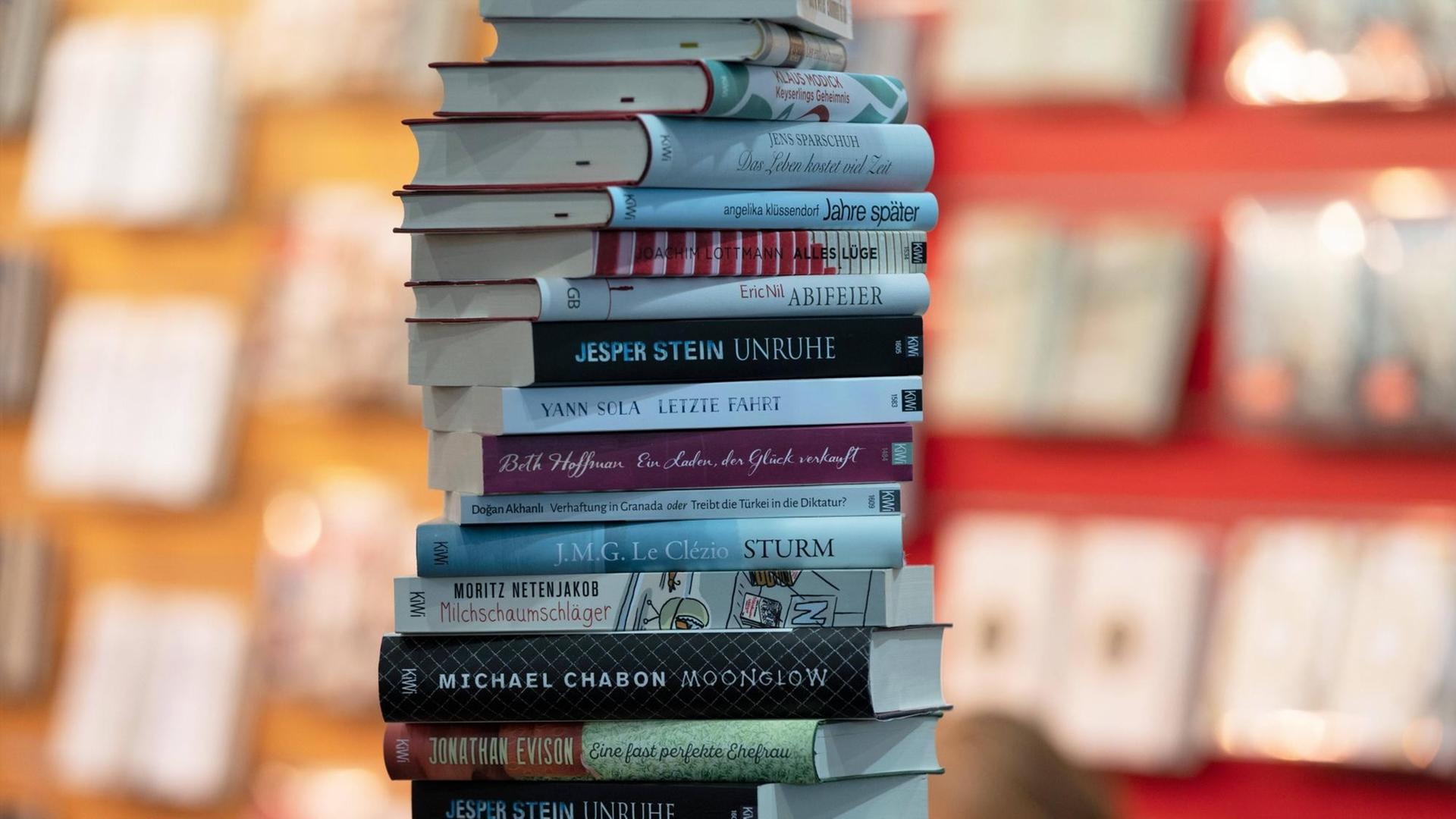 Bücherstapel auf der Buchmesse Leipzig 2019 Bücherstapel auf der Buchmesse Leipzig 2019