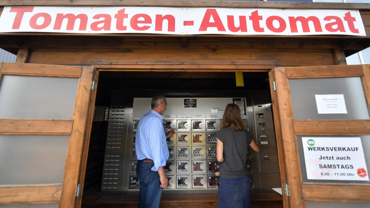 An diesem Automat wird die Luther-Tomate aus Wittenberg verkauft. An diesem Automat wird die Luther-Tomate aus Wittenberg verkauft.