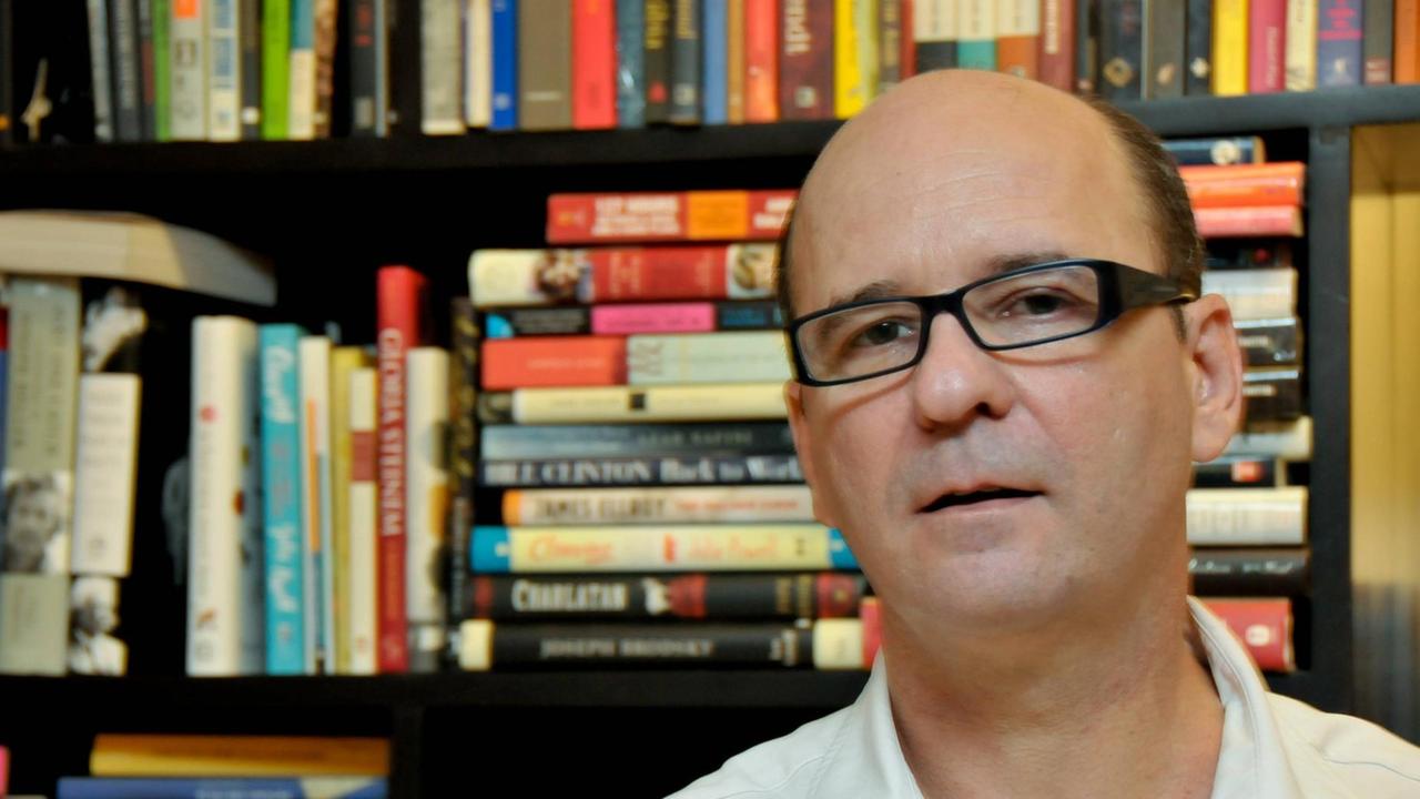 Der Schriftsteller Luiz Ruffato am 14.03.2012 bei der Präsentation eines Buches "Sao Paulo" in Sao Paulo, Brasilien Der Schriftsteller Luiz Ruffato am 14.03.2012 bei der Präsentation eines Buches "Sao Paulo" in Sao Paulo, Brasilien
