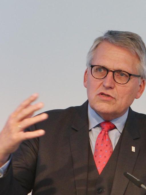 Thomas Sternberg, Präsident des Zentralkomitees der deutschen Katholiken, spricht am 24.05.2016 in der Kongresshalle in Leipzig (Sachsen).