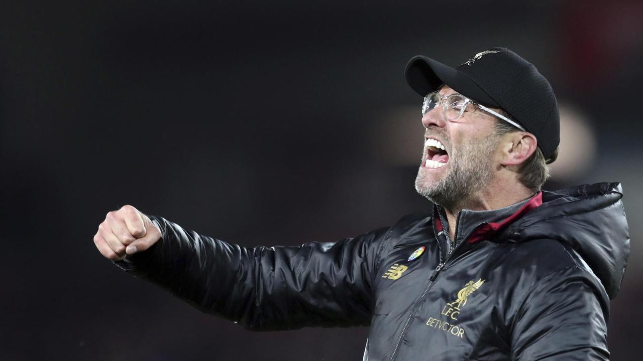 Liverpools Trainer Jürgen Klopp feiert den Sieg seiner Mannschaft gegen Everton Liverpools Trainer Jürgen Klopp feiert den Sieg seiner Mannschaft gegen Everton