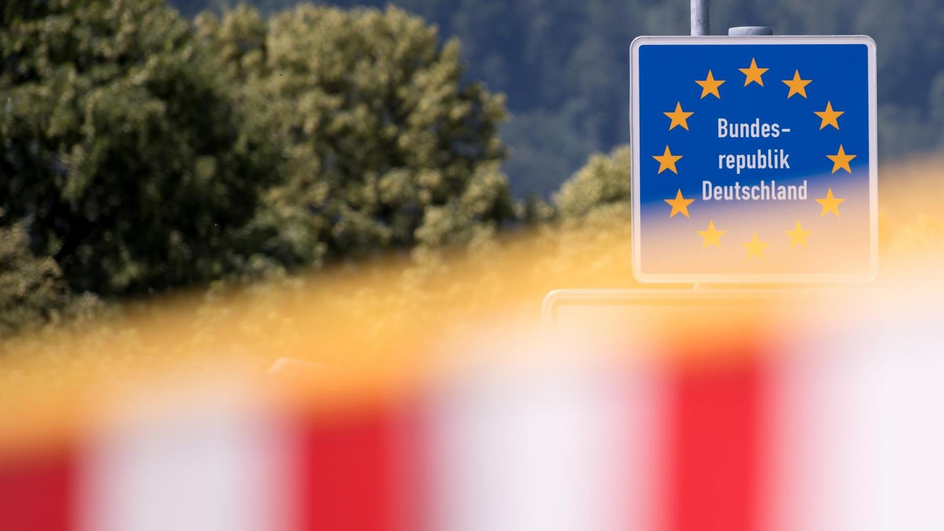 Grenzübergang zwischen Deutschland und Österreich. Grenzübergang zwischen Deutschland und Österreich.