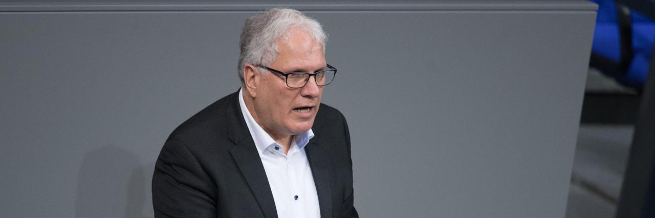 Ottmar von Holtz (Bündnis90/Die Grünen) spricht bei der Plenarsitzung im Deutschen Bundestag