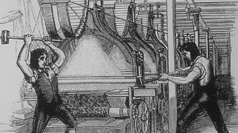 Das Bild zeigt eine historische Ilustration von 1812: Zwei Textilarbeiter zerstören mit Hämmern einen Webstuhl. Das Bild zeigt eine historische Ilustration von 1812: Zwei Textilarbeiter zerstören mit Hämmern einen Webstuhl.