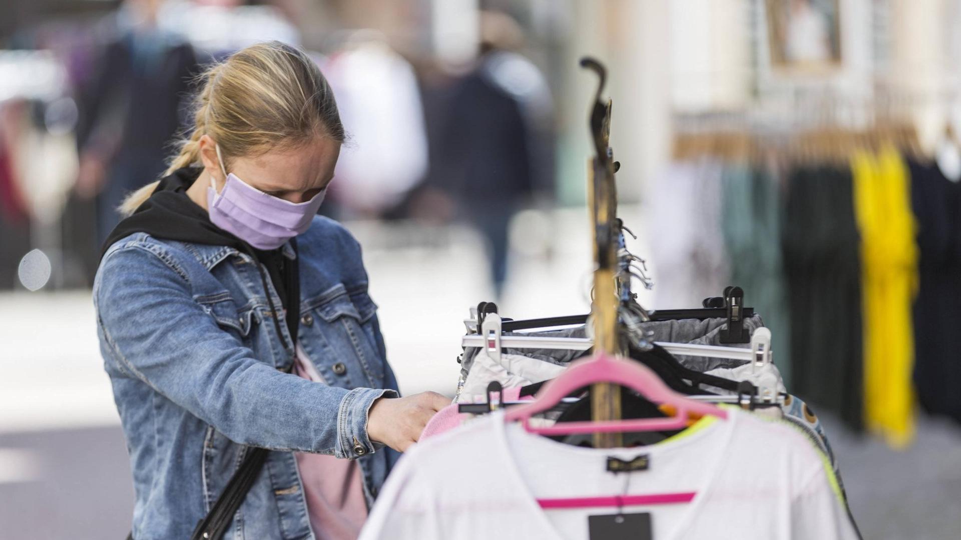 Der Einzelhandel öffnet wieder, so wie hier in Fulda, aber auch in Bremen am 20.4.2020 Der Einzelhandel öffnet wieder, so wie hier in Fulda, aber auch in Bremen am 20.4.2020