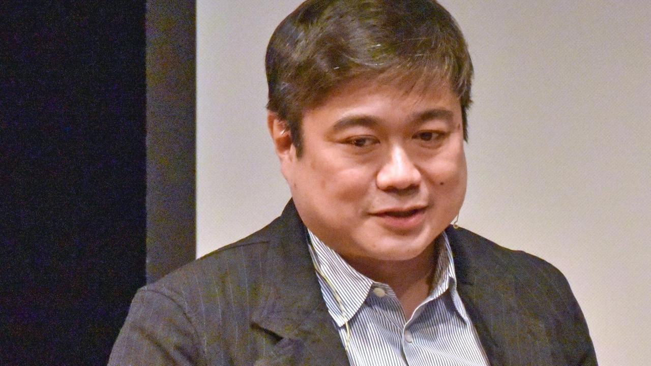 Joi Ito, Ex-Direktor des MIT Media Lab am New Yorker Massachusetts Institute of Technology, aufgenommen im Dezember 2018 Joi Ito, Ex-Direktor des MIT Media Lab am New Yorker Massachusetts Institute of Technology, aufgenommen im Dezember 2018